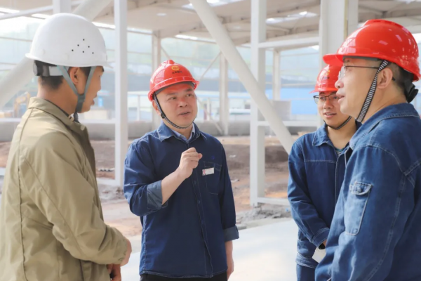 集團(tuán)領(lǐng)導(dǎo)帶隊(duì)開展安全檢查 壓實(shí)責(zé)任守護(hù)生產(chǎn)安全